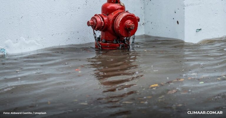 Corrientes bajo tormenta este sábado, con riesgo de granizo y anegamientos en 15 departamentos